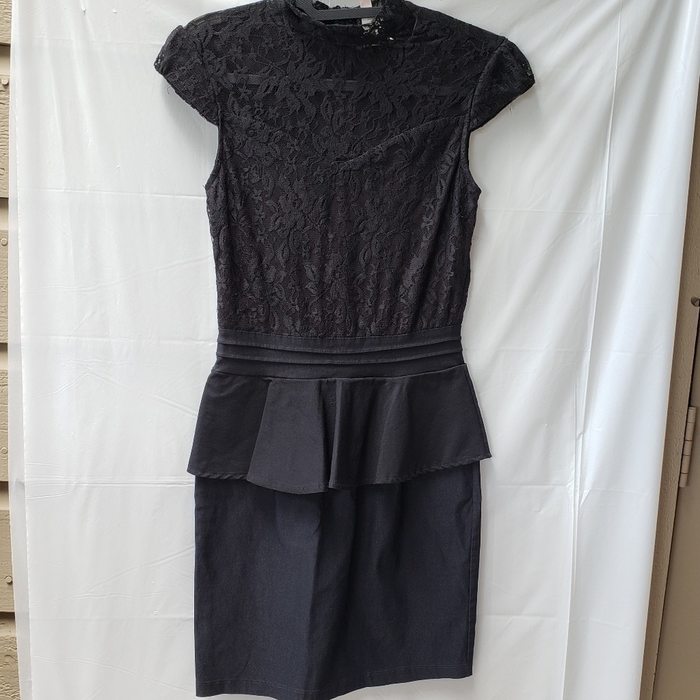 Bodycon peplum black dress